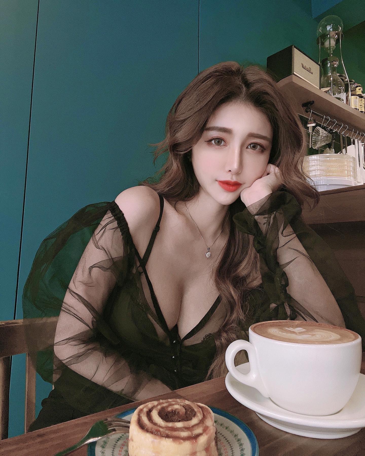 長腿妖精「禹霏」拍攝角度超邪惡「乳球快蹦出了」充滿女人味啊！-第1章-图片4