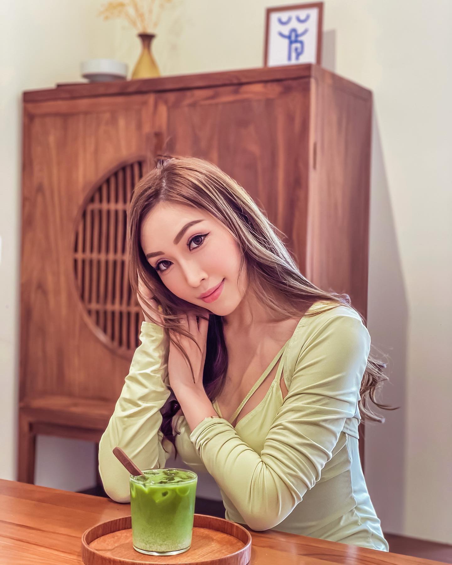 火辣御姐「吳熙榆」超長事業線照瘋傳！大片雪白肌膚露出絕美性感啊！-第1章-图片5