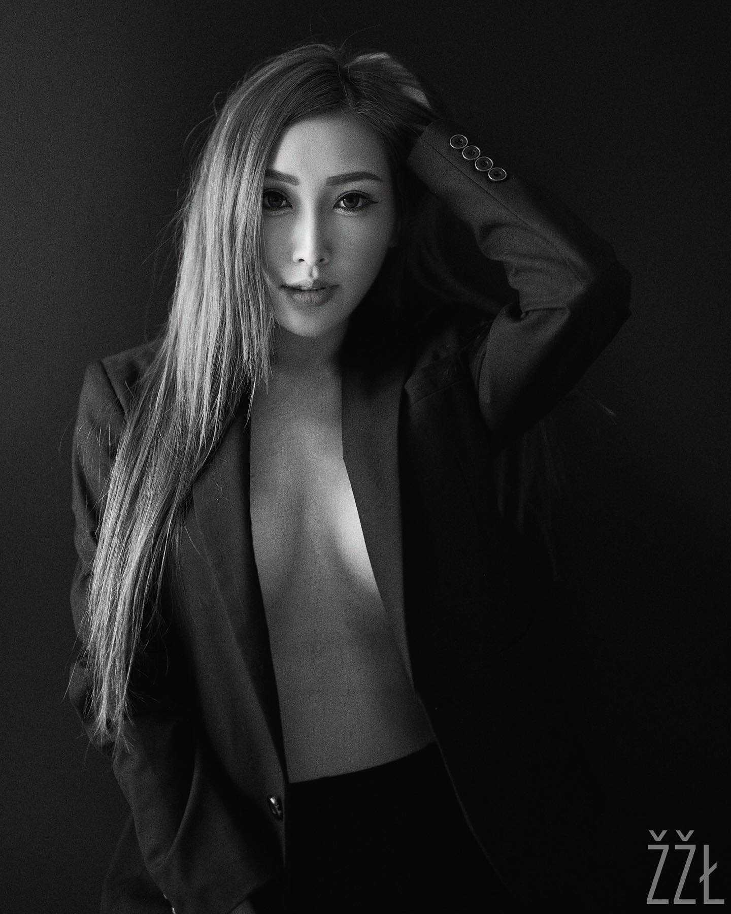 火辣御姐「吳熙榆」超長事業線照瘋傳！大片雪白肌膚露出絕美性感啊！-第1章-图片10