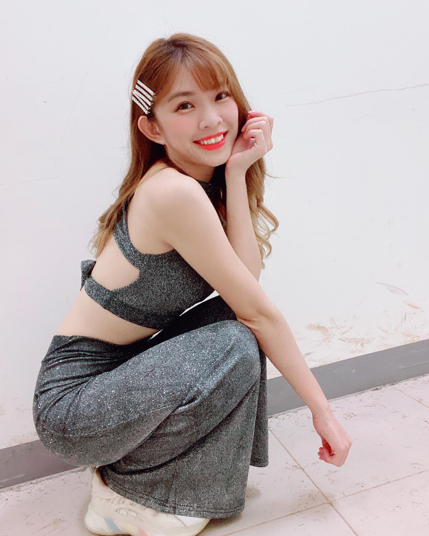 微笑女神「林穎樂」展現性感馬甲線！「優質大長腿」穿什麼都好看-第1章-图片2