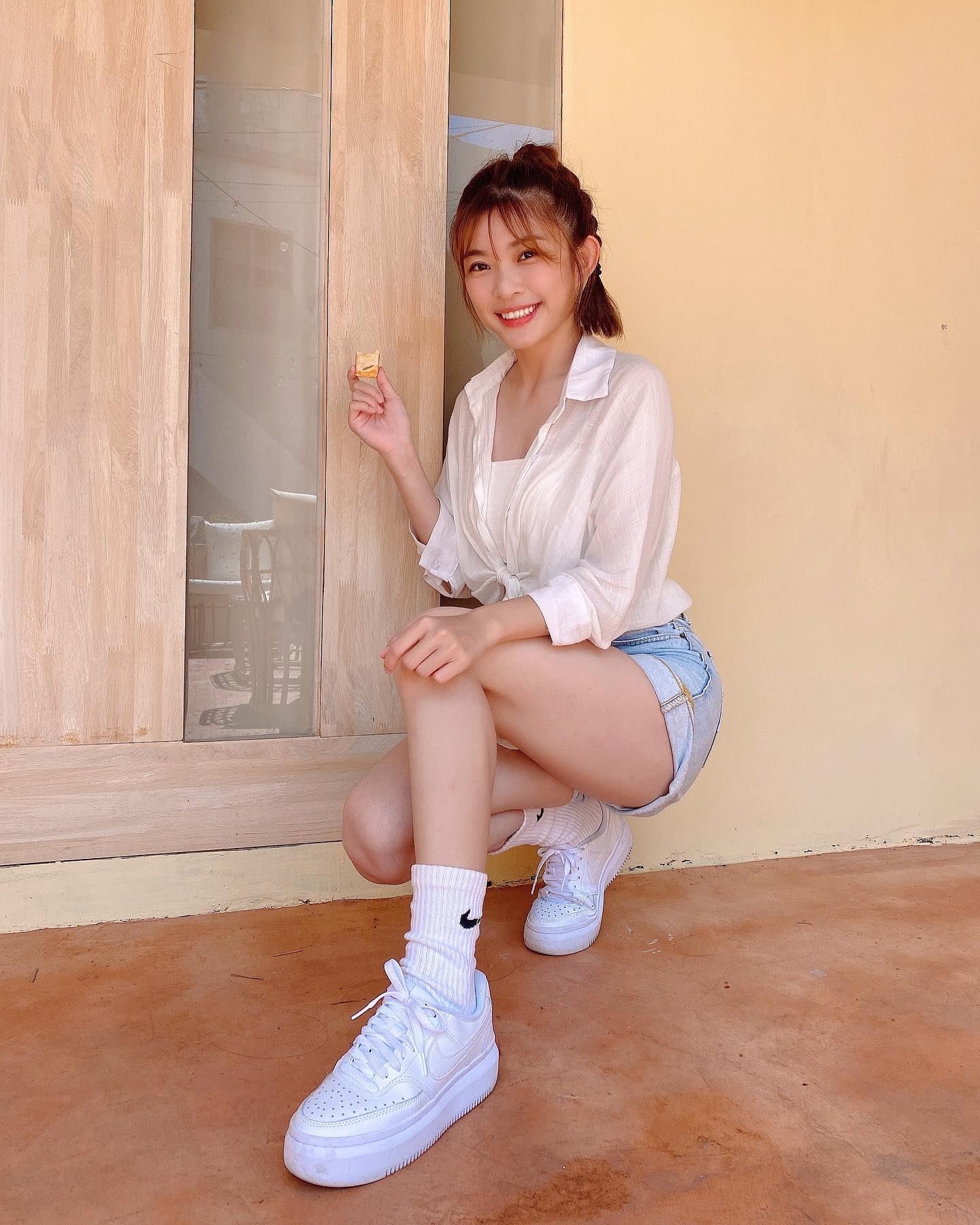 微笑女神「林穎樂」展現性感馬甲線！「優質大長腿」穿什麼都好看-第1章-图片8