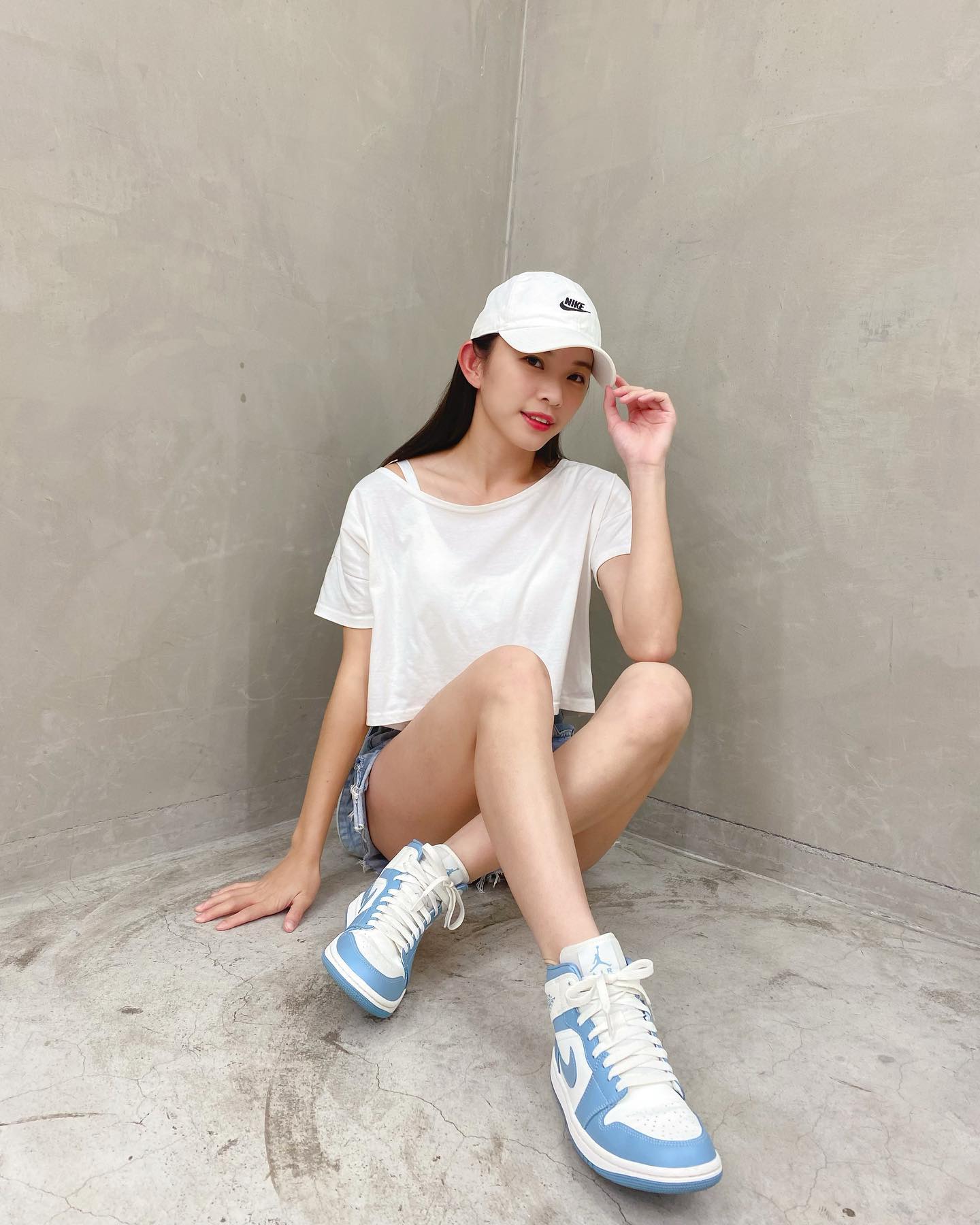 微笑女神「林穎樂」展現性感馬甲線！「優質大長腿」穿什麼都好看-第1章-图片10