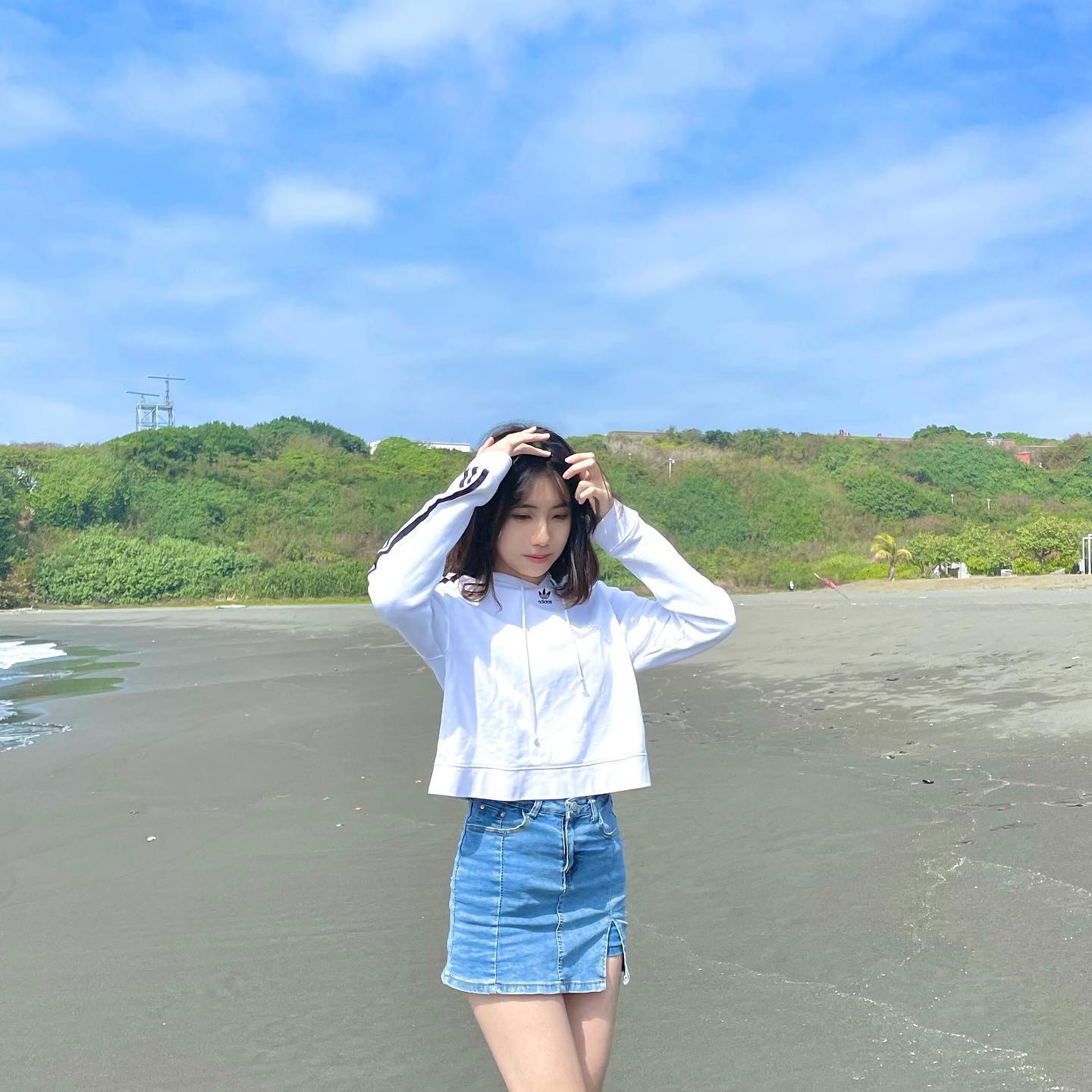 貓系正妹「柯睿YEEEEE」白皙稚嫩的模樣，氣質不凡呀，完美顏值搭配高挑身材讓人秒戀愛-第1章-图片2