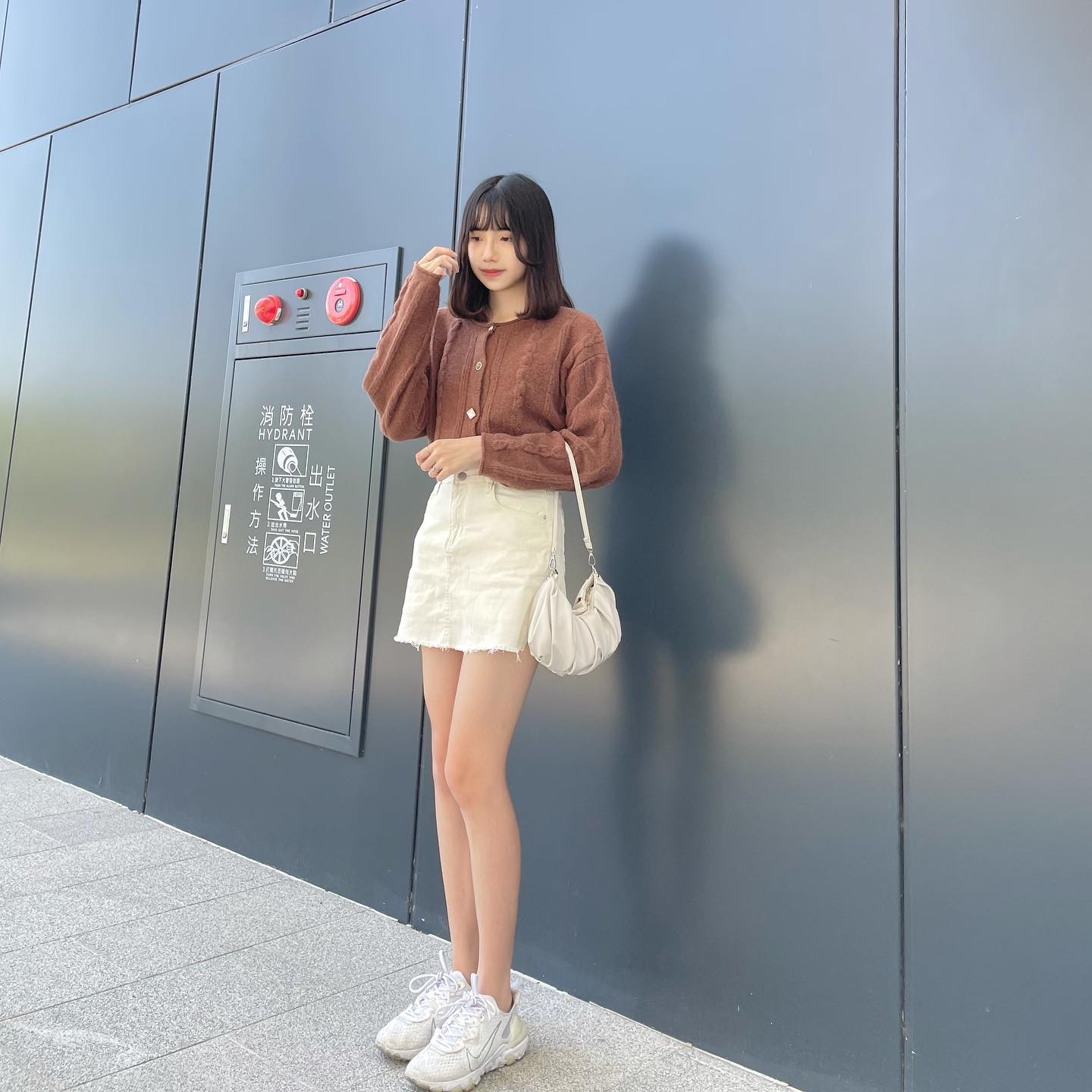 貓系正妹「柯睿YEEEEE」白皙稚嫩的模樣，氣質不凡呀，完美顏值搭配高挑身材讓人秒戀愛-第1章-图片4