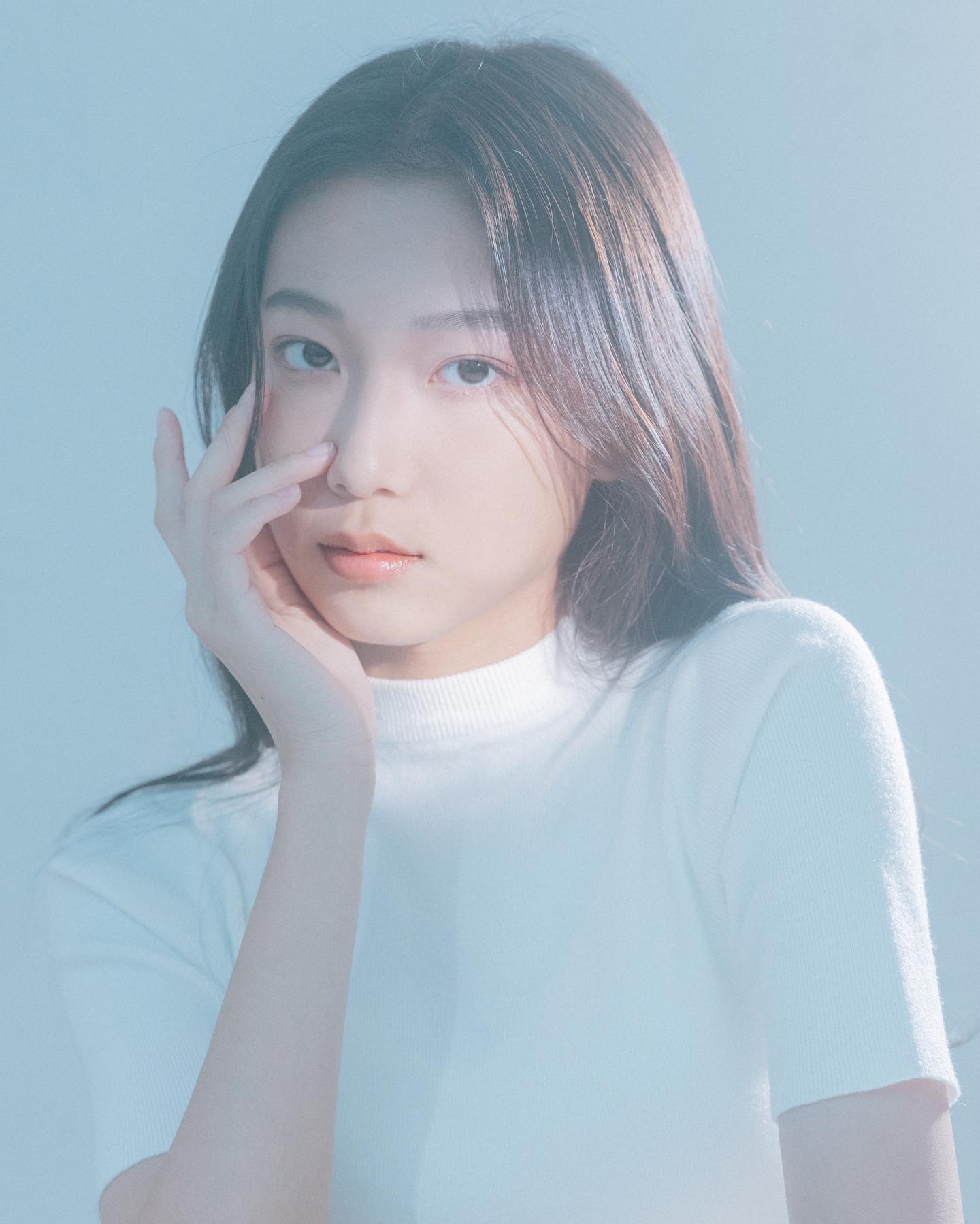 電眼正妹「郁欣」惹火美照充滿女人味啊！修長美腿太犯規了吧！呼之欲出好身材-第1章-图片1