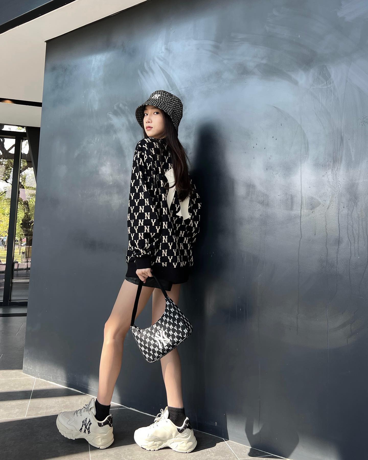 電眼正妹「郁欣」惹火美照充滿女人味啊！修長美腿太犯規了吧！呼之欲出好身材-第1章-图片3