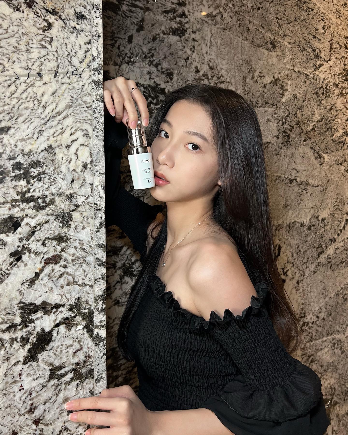 電眼正妹「郁欣」惹火美照充滿女人味啊！修長美腿太犯規了吧！呼之欲出好身材-第1章-图片5