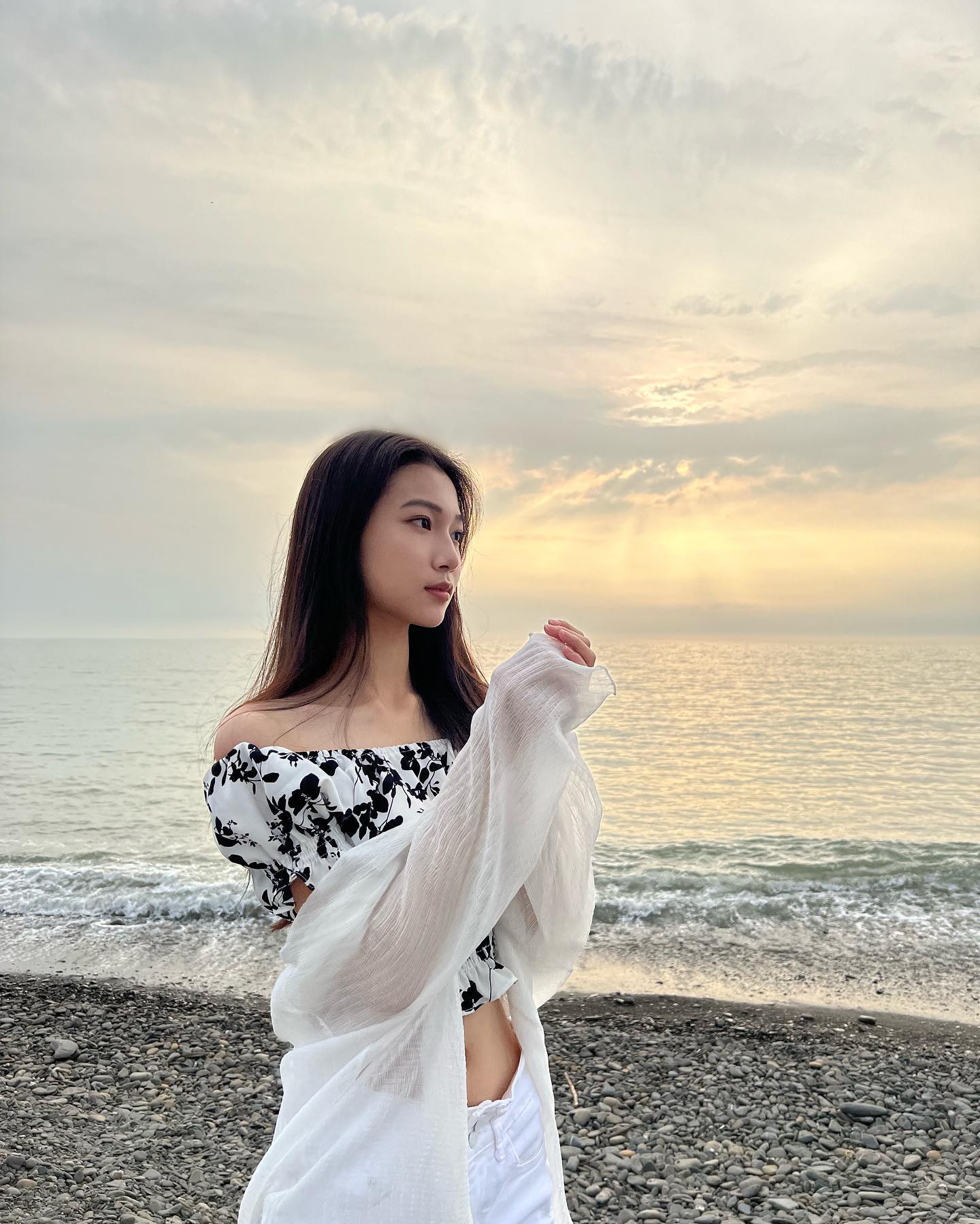 電眼正妹「郁欣」惹火美照充滿女人味啊！修長美腿太犯規了吧！呼之欲出好身材-第1章-图片8