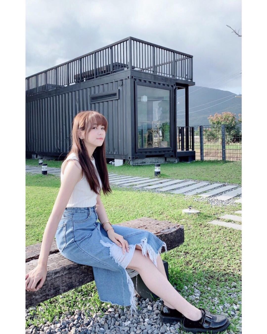 白嫩氣質美女「許孟甯」甜美笑容太加分，那雙美腿太驚人了！-第1章-图片2