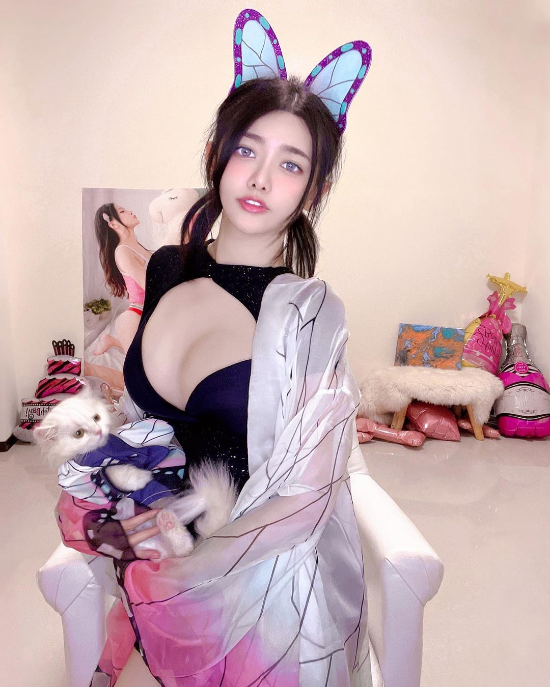 角色扮演引暴動！「IRIS 霍萱」絕美天使超迷人！胸前深溝快撐破！-第1章-图片7