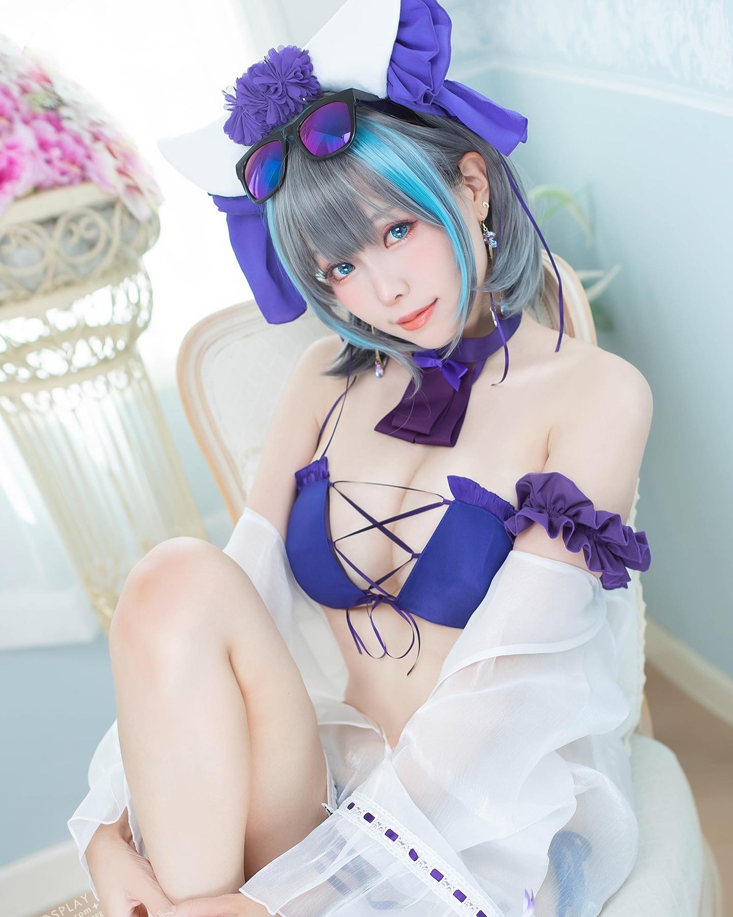 魅惑Coser「Ely」側乳炸開畫面好兇猛！雪白一片食指大動啊，那身材太過火！-第1章-图片3