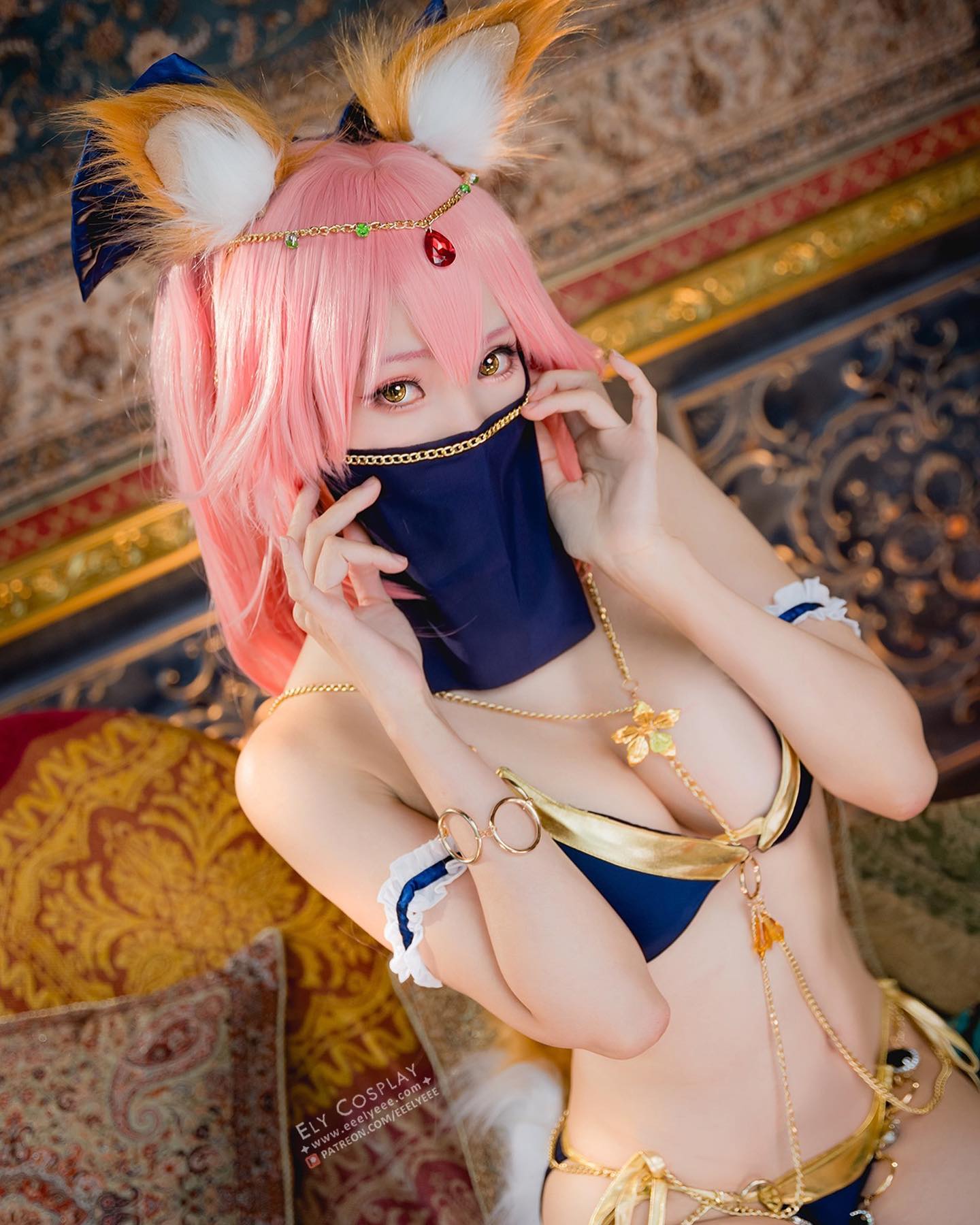 魅惑Coser「Ely」側乳炸開畫面好兇猛！雪白一片食指大動啊，那身材太過火！-第1章-图片4