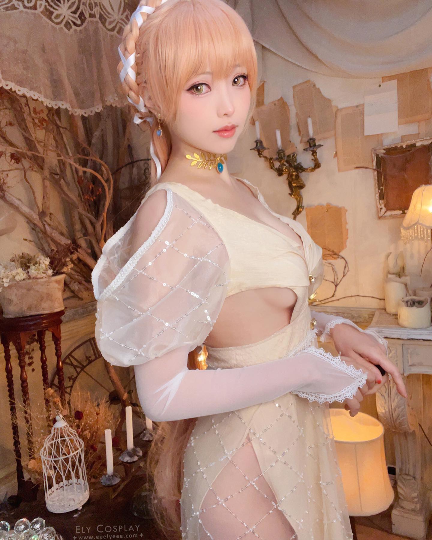 魅惑Coser「Ely」側乳炸開畫面好兇猛！雪白一片食指大動啊，那身材太過火！-第1章-图片10