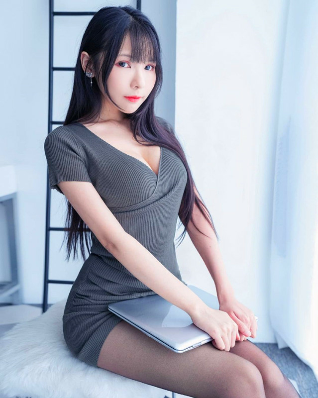 【 依霜 】白嫩美胸搭配電臀，挑逗你的感官極限 。-第1章-图片2