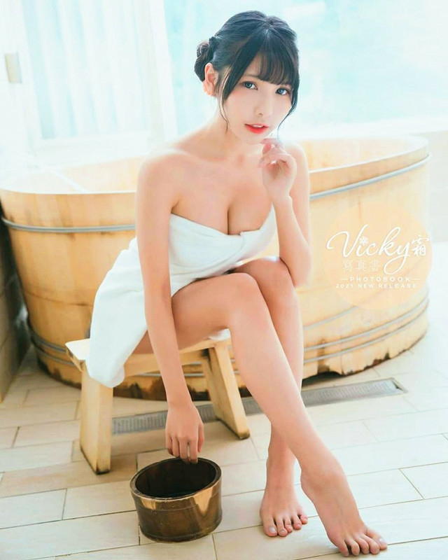 【 依霜 】白嫩美胸搭配電臀，挑逗你的感官極限 。-第1章-图片5