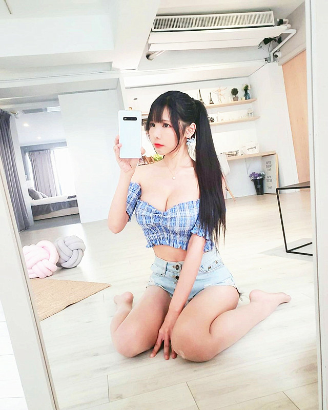 【 依霜 】白嫩美胸搭配電臀，挑逗你的感官極限 。-第1章-图片10