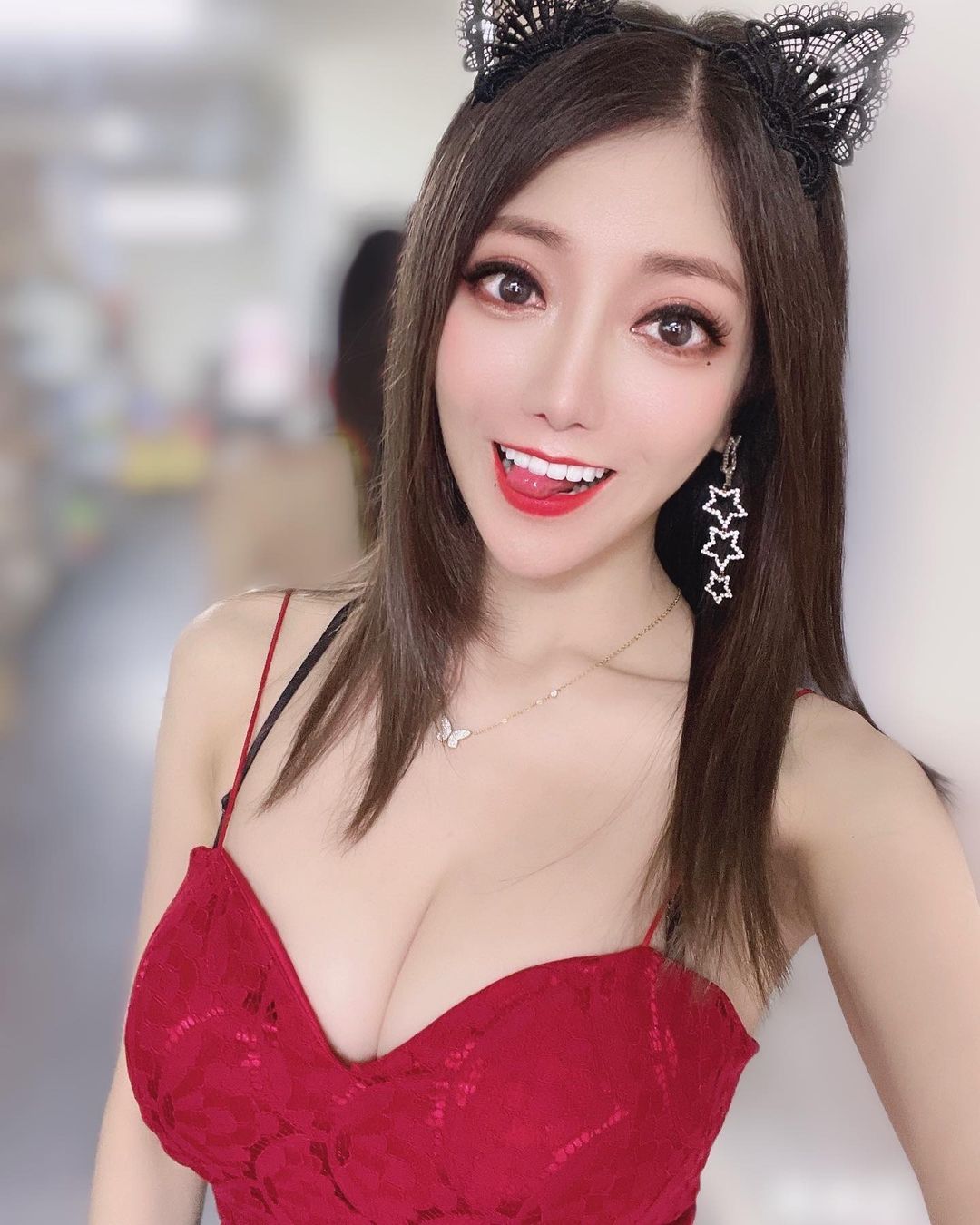 白皙美乳女神「陳甜芯」雙峰緊夾讓人好亢奮！身材曲線好驚人，粉絲都心跳加速了！-第1章-图片7