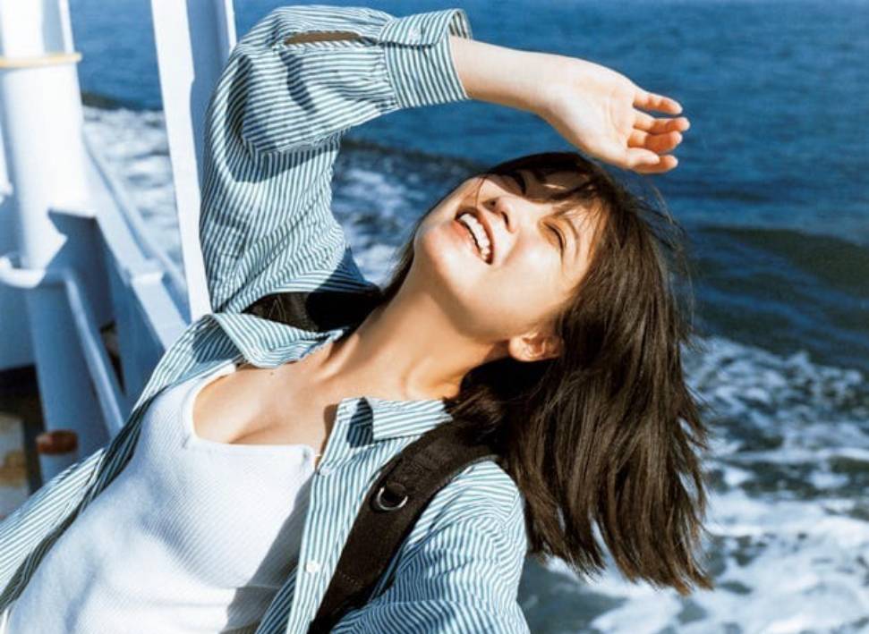 大解放露出適乳及小蠻腰工藤美櫻-第1章-图片2