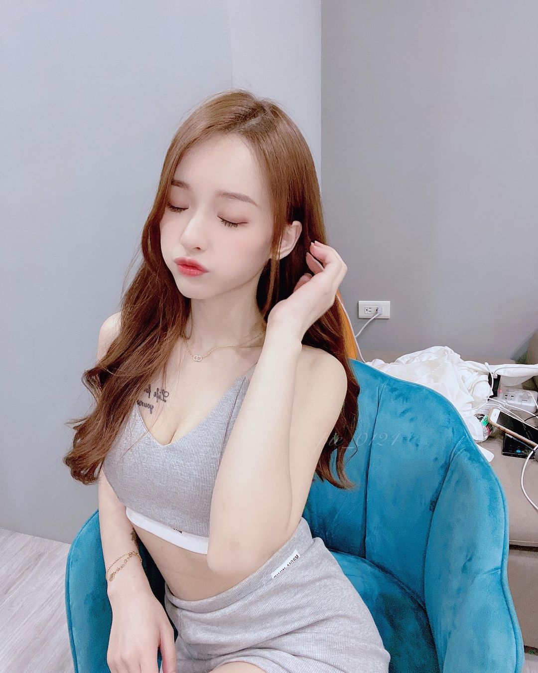 爆乳正妹「全糖熊熊」嫵媚肉體讓人hold不住，飢渴瞬間引爆，飽滿的弧度讓人受不了-第1章-图片10