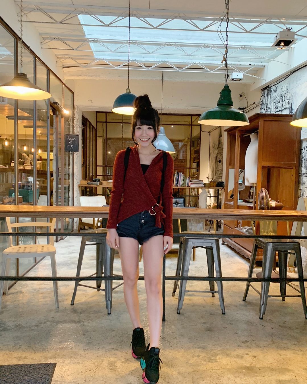 清純系正妹「陸子玄」親切笑容+甜美臉蛋，萌萌大眼與火爆身材的視覺衝擊！-第1章-图片1