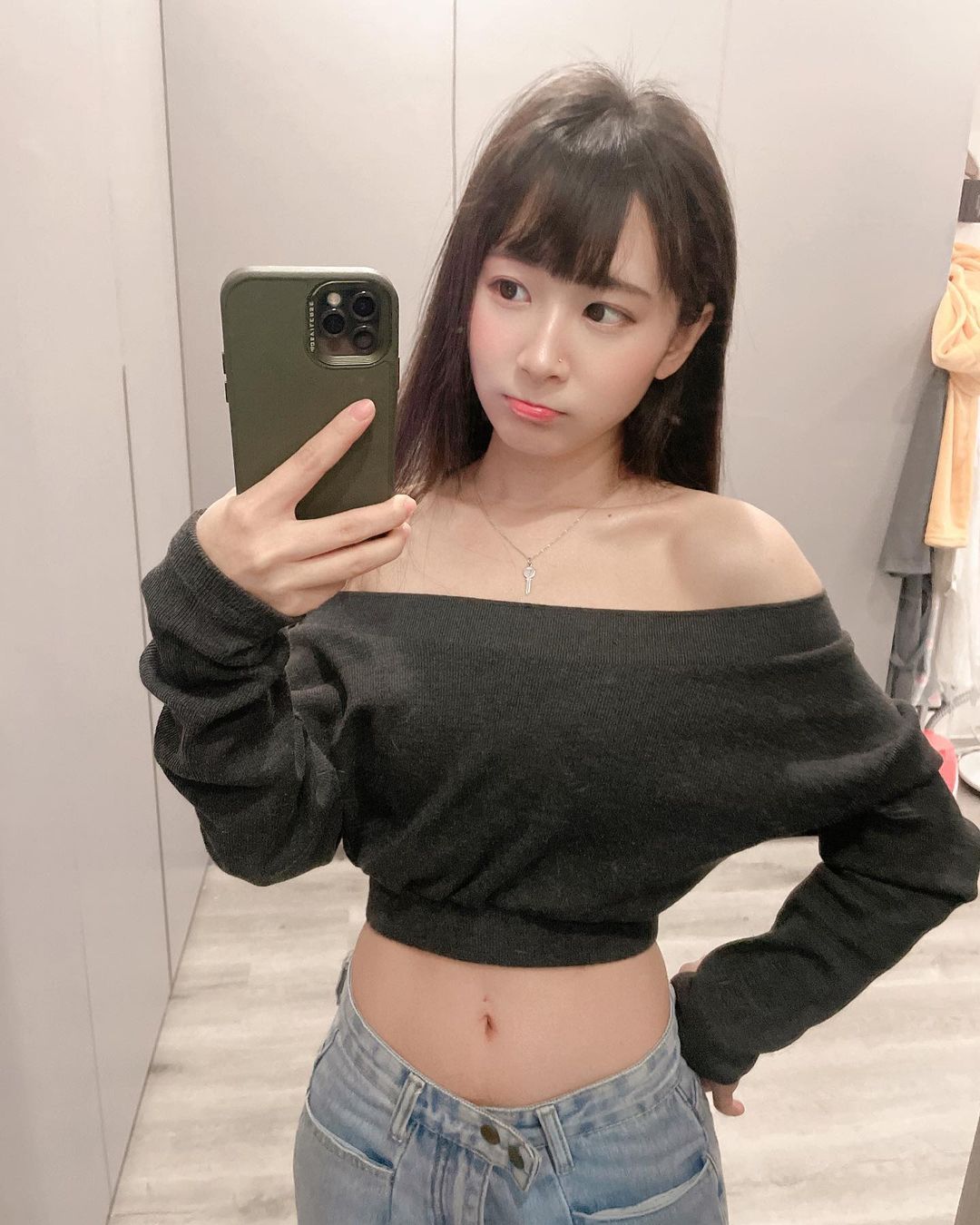 清純系正妹「陸子玄」親切笑容+甜美臉蛋，萌萌大眼與火爆身材的視覺衝擊！-第1章-图片9