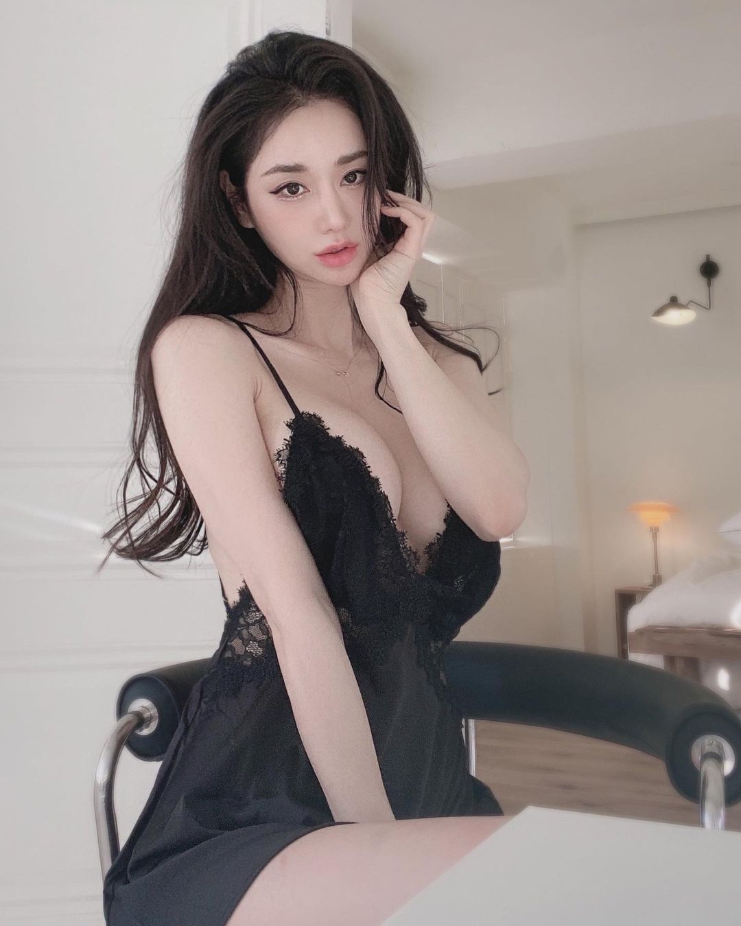 Korean explosive sister 