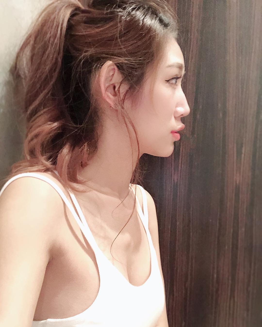 雪乳正妹「羅伶」超不科學「天使臉魔鬼身」擠弄「兇猛美乳」畫面太誘人-第1章-图片4