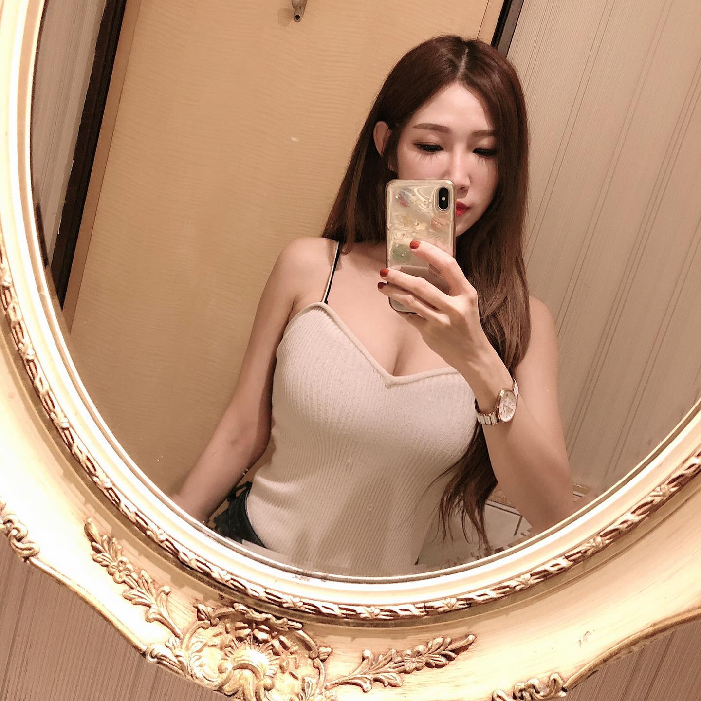 雪乳正妹「羅伶」超不科學「天使臉魔鬼身」擠弄「兇猛美乳」畫面太誘人-第1章-图片9