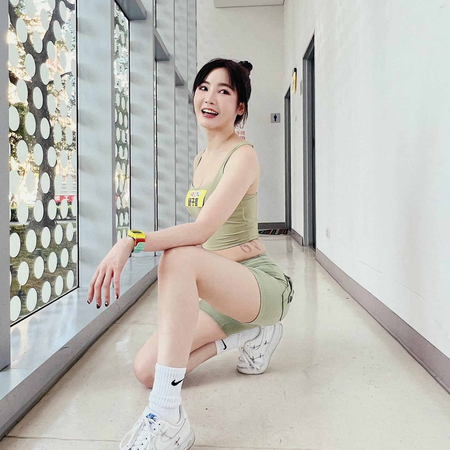 超火辣正妹「舒子晨」衣服底下竟然是性感「爆乳身材」絕美蜜桃臀渾圓飽滿-第1章-图片6