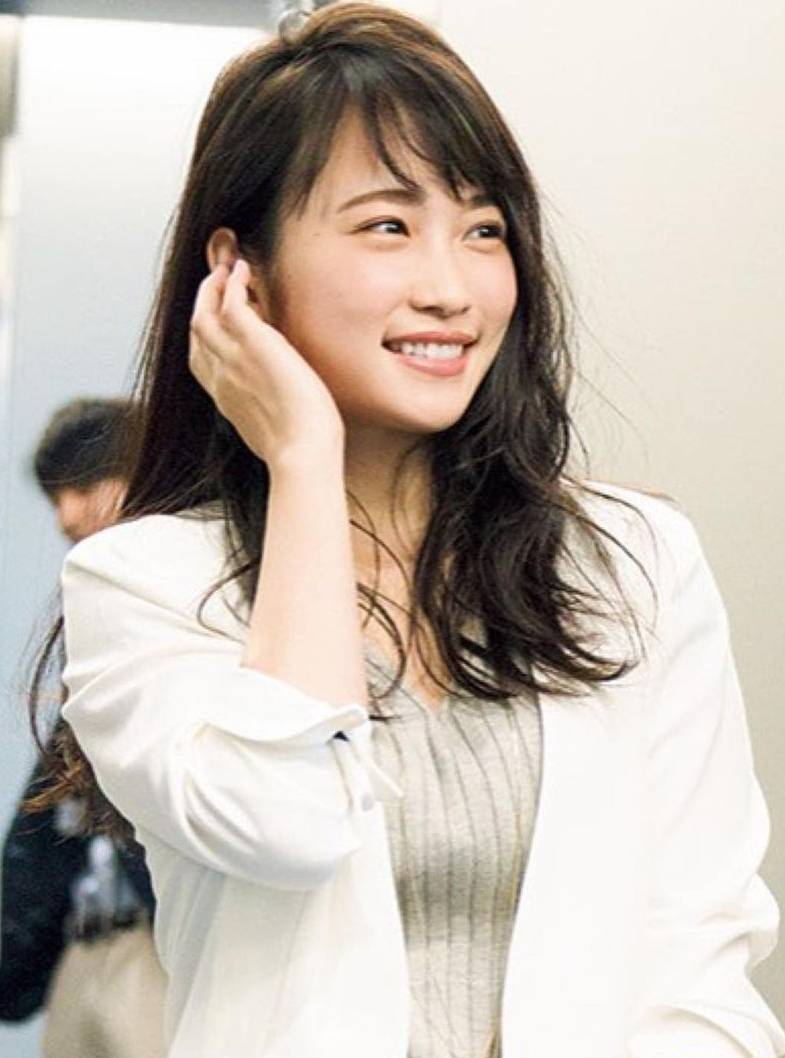 清純甜美身材有料川榮李奈-第1章-图片1