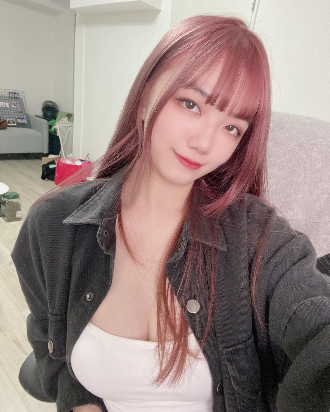 超愛打遊戲的電眼正妹~珈琳-第1章-图片2