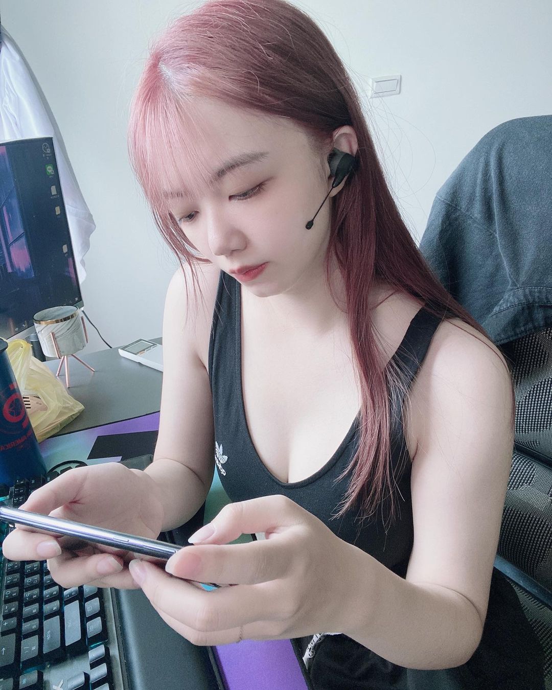 超愛打遊戲的電眼正妹~珈琳-第1章-图片11