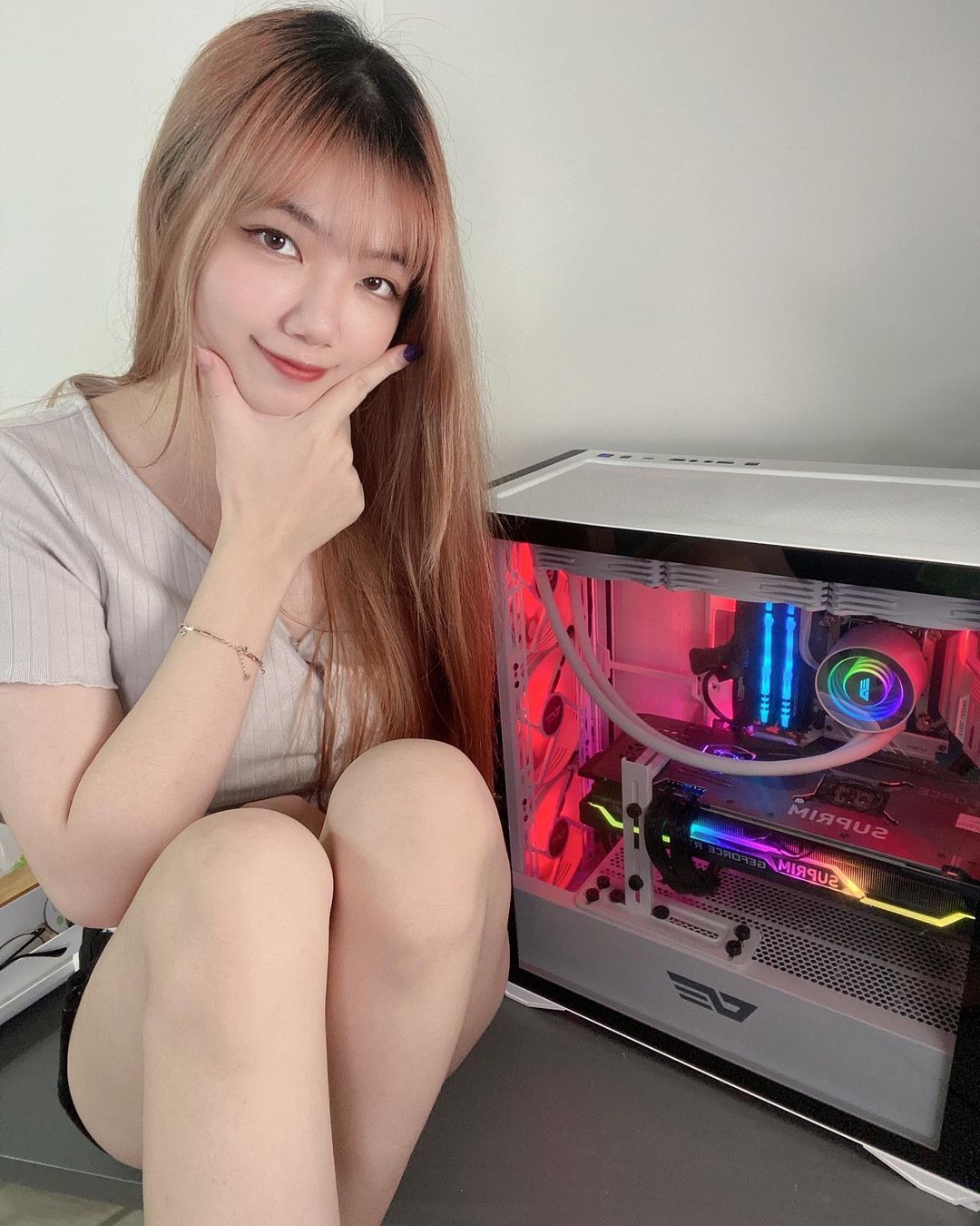 超愛打遊戲的電眼正妹~珈琳-第1章-图片28