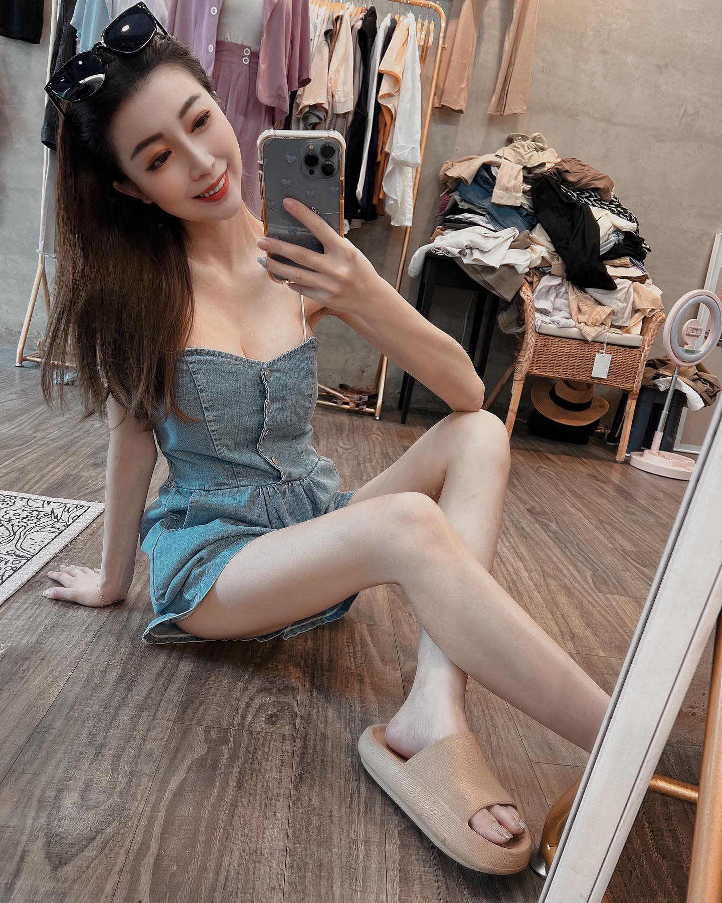 電眼美女「Su.丁」白皙美乳纖細美腿蓋不住「皮膚水嫩又白皙」誘人畫面沒有極限！