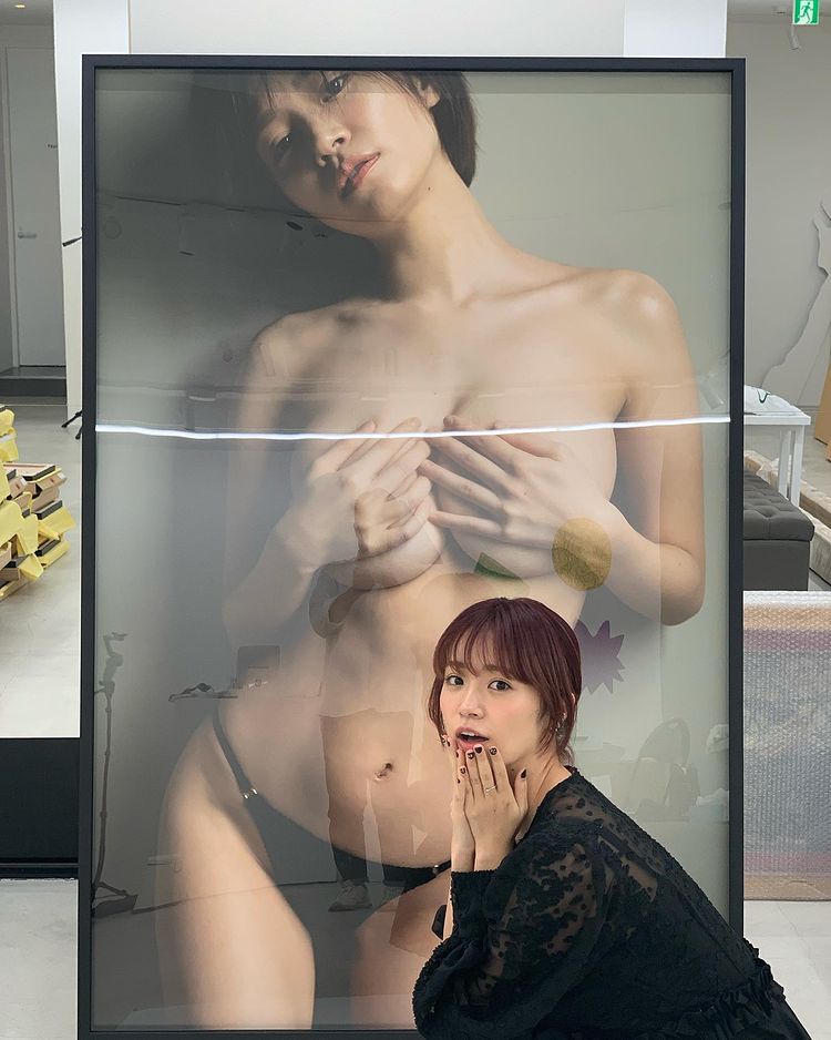 短髮好逆齡！巨乳寫真偶像菜乃花渾圓雙球險溢出泳衣！