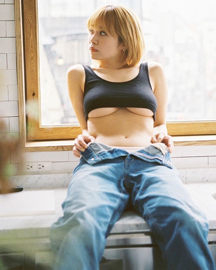 短髮好逆齡！巨乳寫真偶像菜乃花渾圓雙球險溢出泳衣！-第1章-图片20