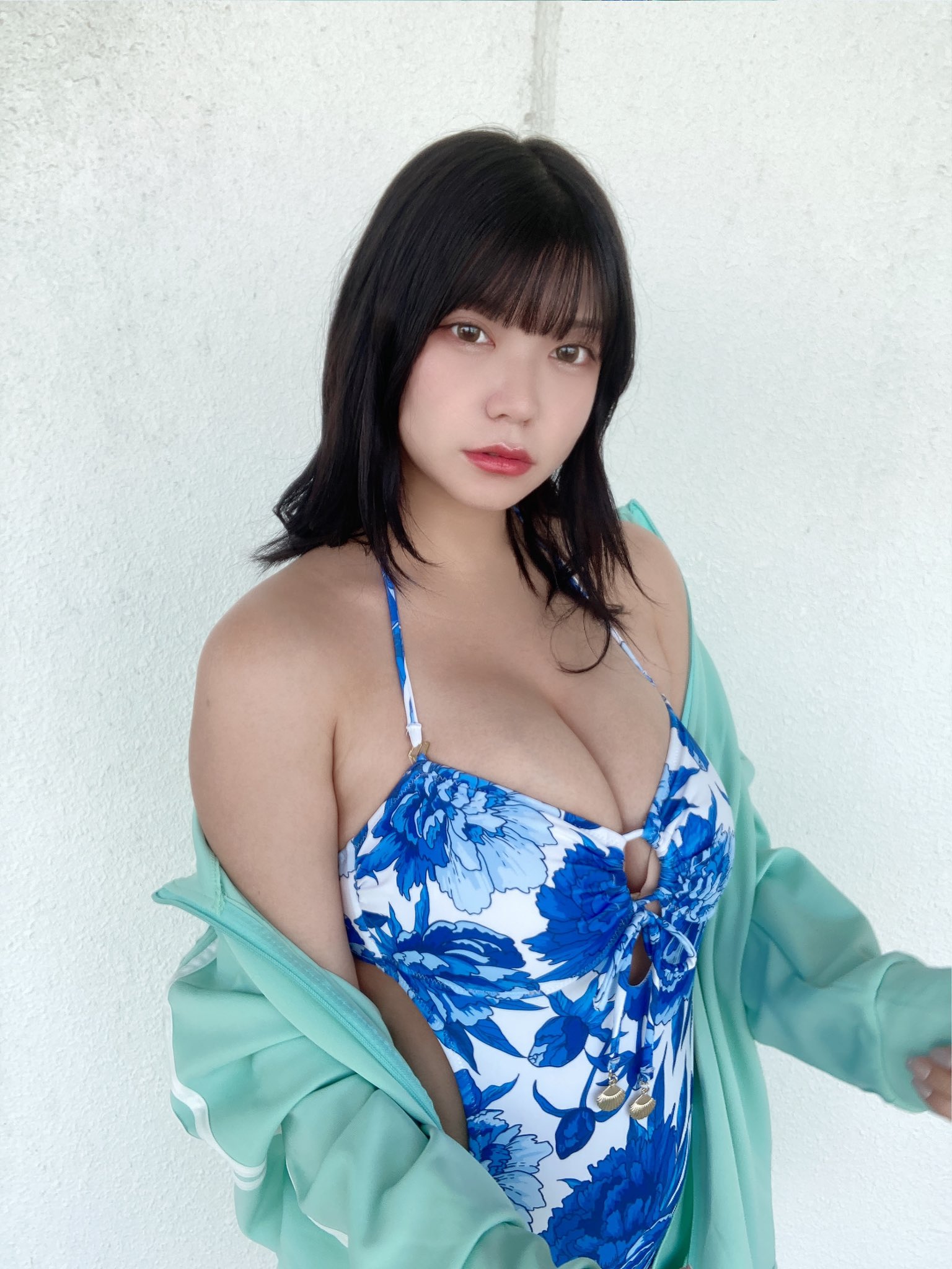 實在太大了！巨乳寫真女星大葉めも八字Ｊ奶僅用細肩垂掛在胸前！-第1章-图片9