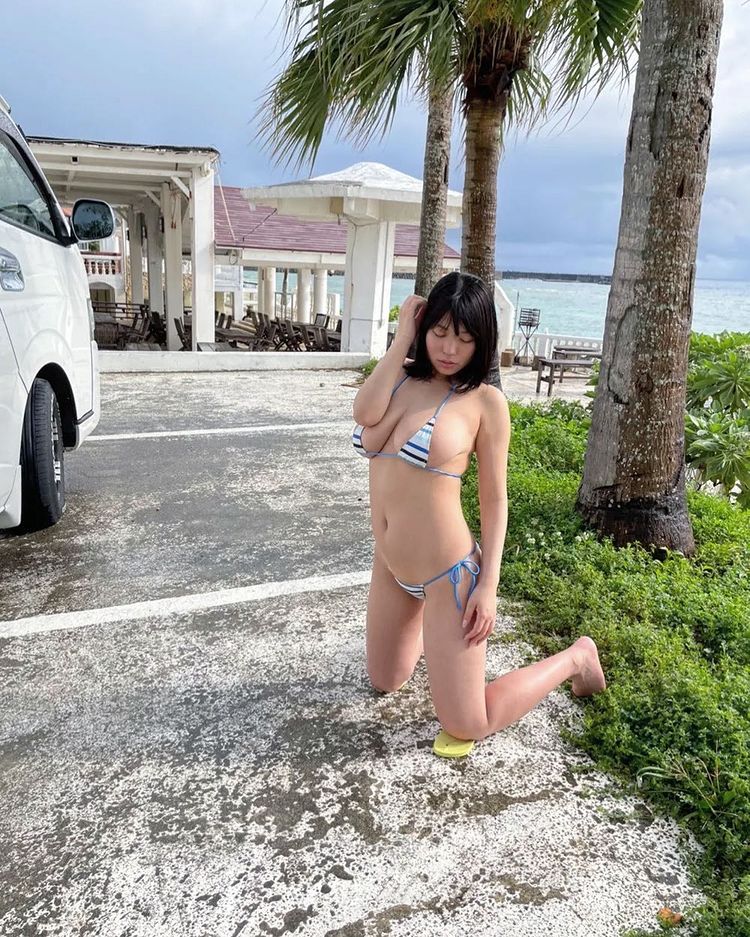 實在太大了！巨乳寫真女星大葉めも八字Ｊ奶僅用細肩垂掛在胸前！-第1章-图片10