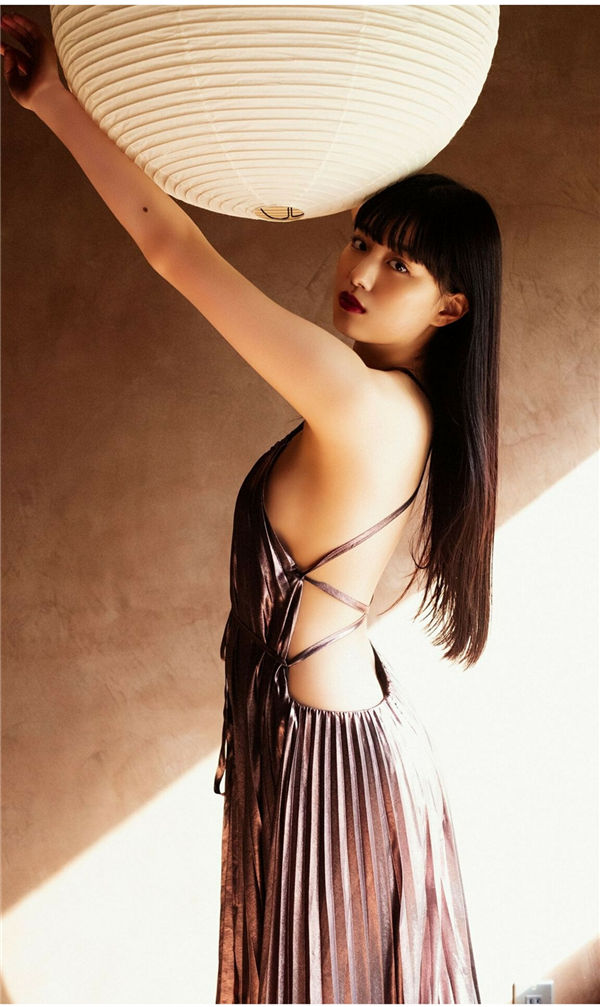 鶴嶋乃愛機器女秘書「伊茲」擁有好身材！慵懶微冷豔讓人難忘！-第1章-图片4