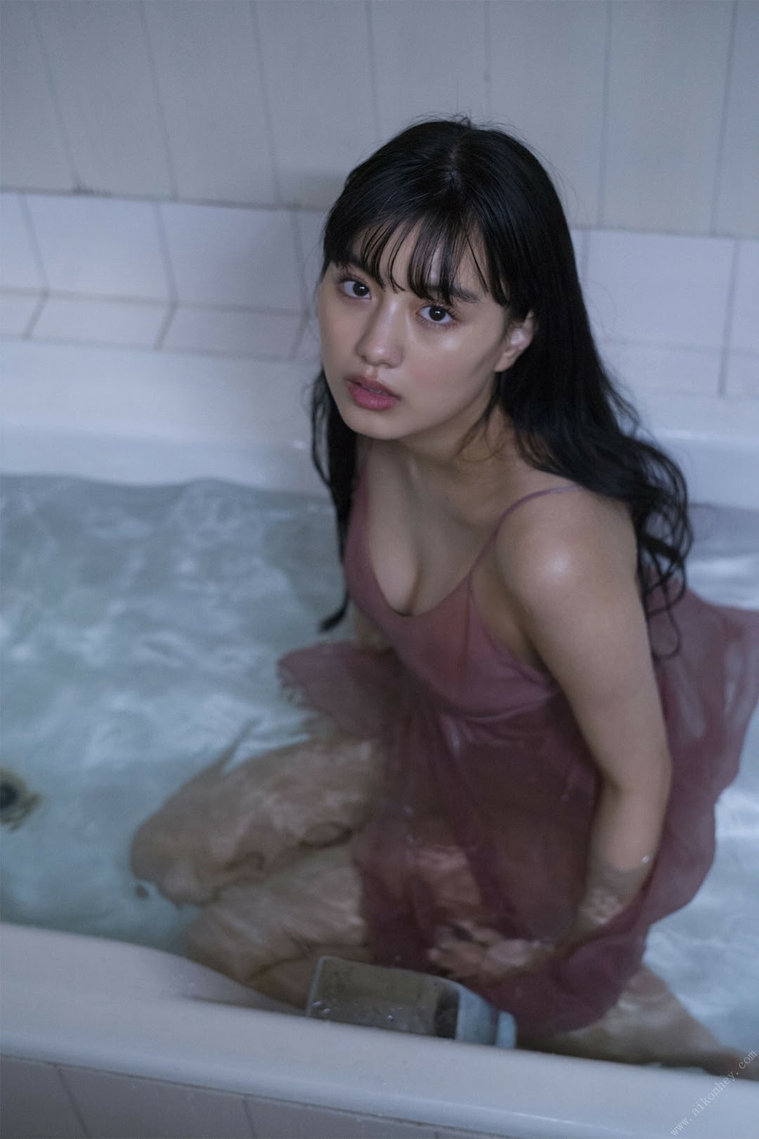 鶴嶋乃愛機器女秘書「伊茲」擁有好身材！慵懶微冷豔讓人難忘！-第1章-图片5