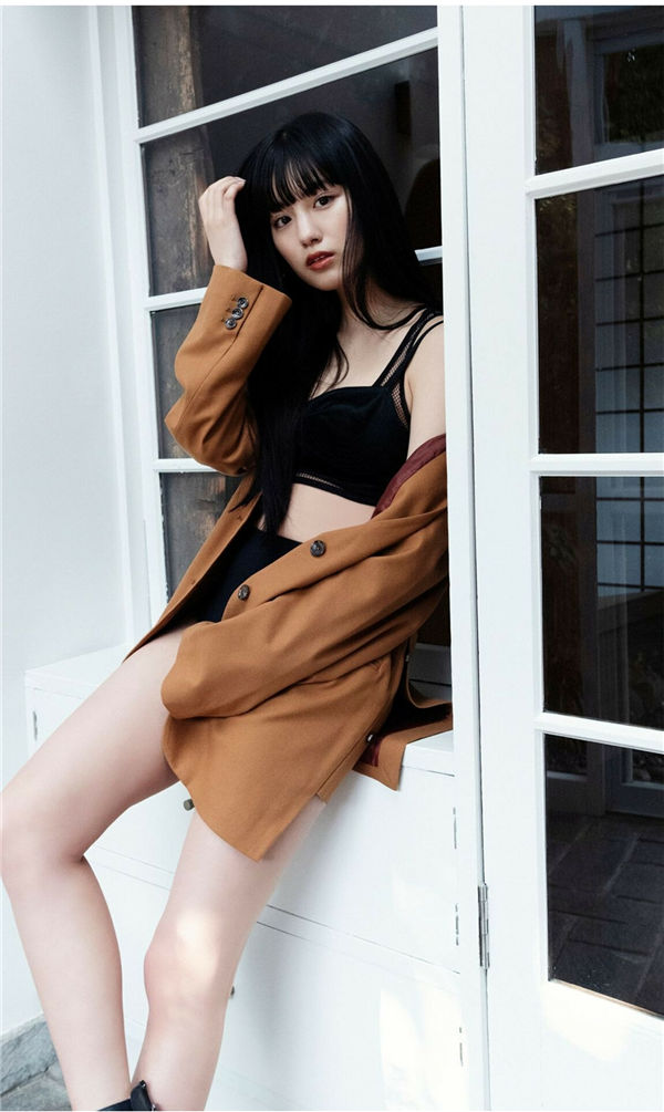 鶴嶋乃愛機器女秘書「伊茲」擁有好身材！慵懶微冷豔讓人難忘！-第1章-图片34