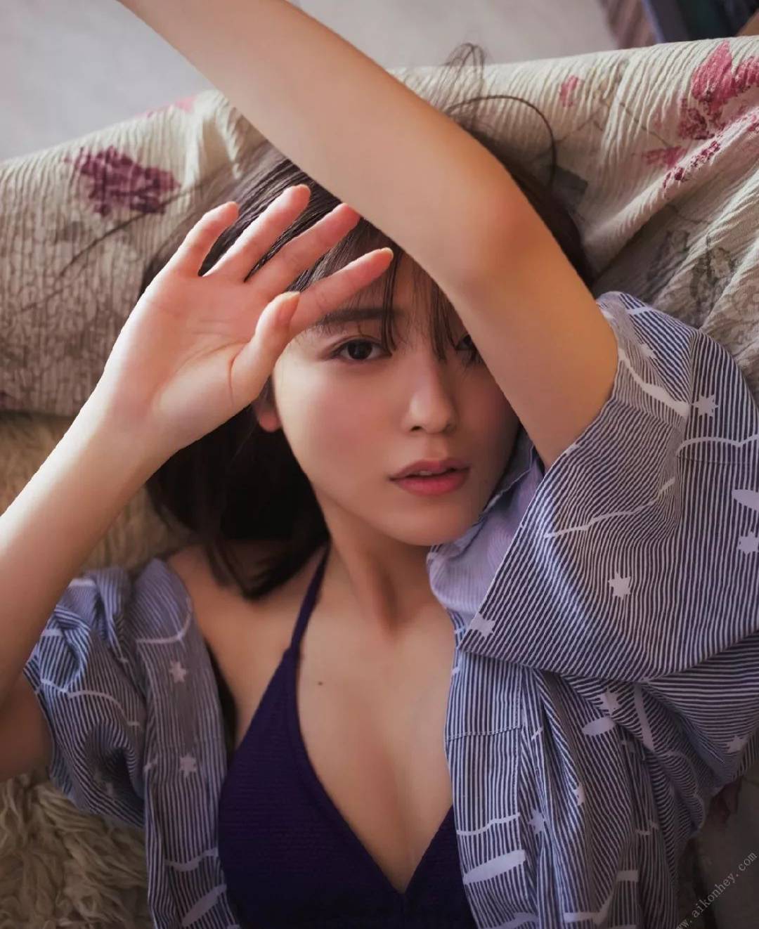 首本寫真集帶出青梅竹馬性感姿態工藤美櫻-第1章-图片2