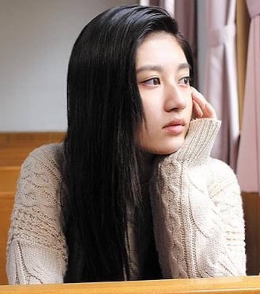 花季般的年齡美麗的女演員吉田明裡-第1章-图片1