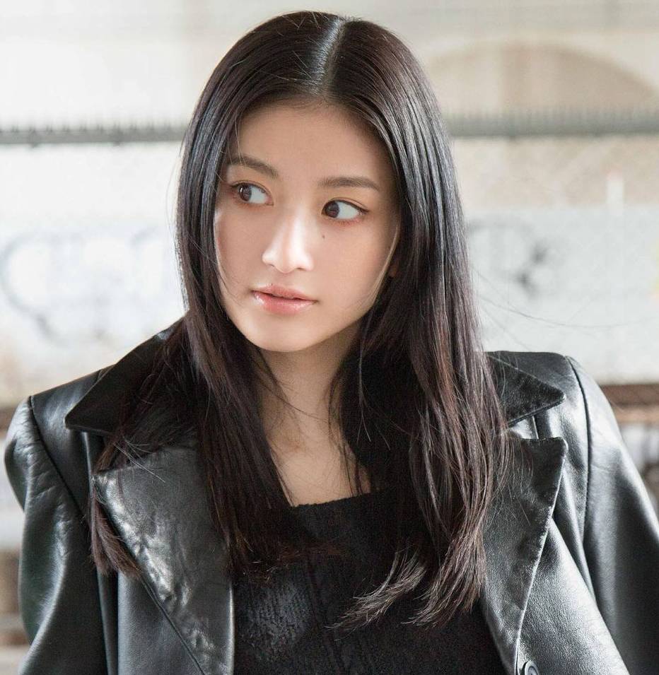 花季般的年齡美麗的女演員吉田明裡-第1章-图片2
