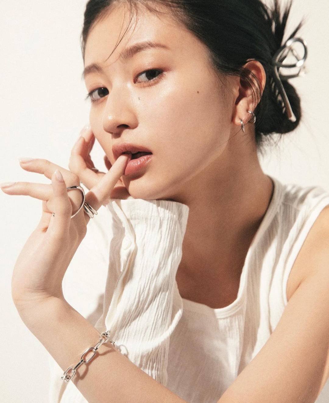 花季般的年齡美麗的女演員吉田明裡-第1章-图片3