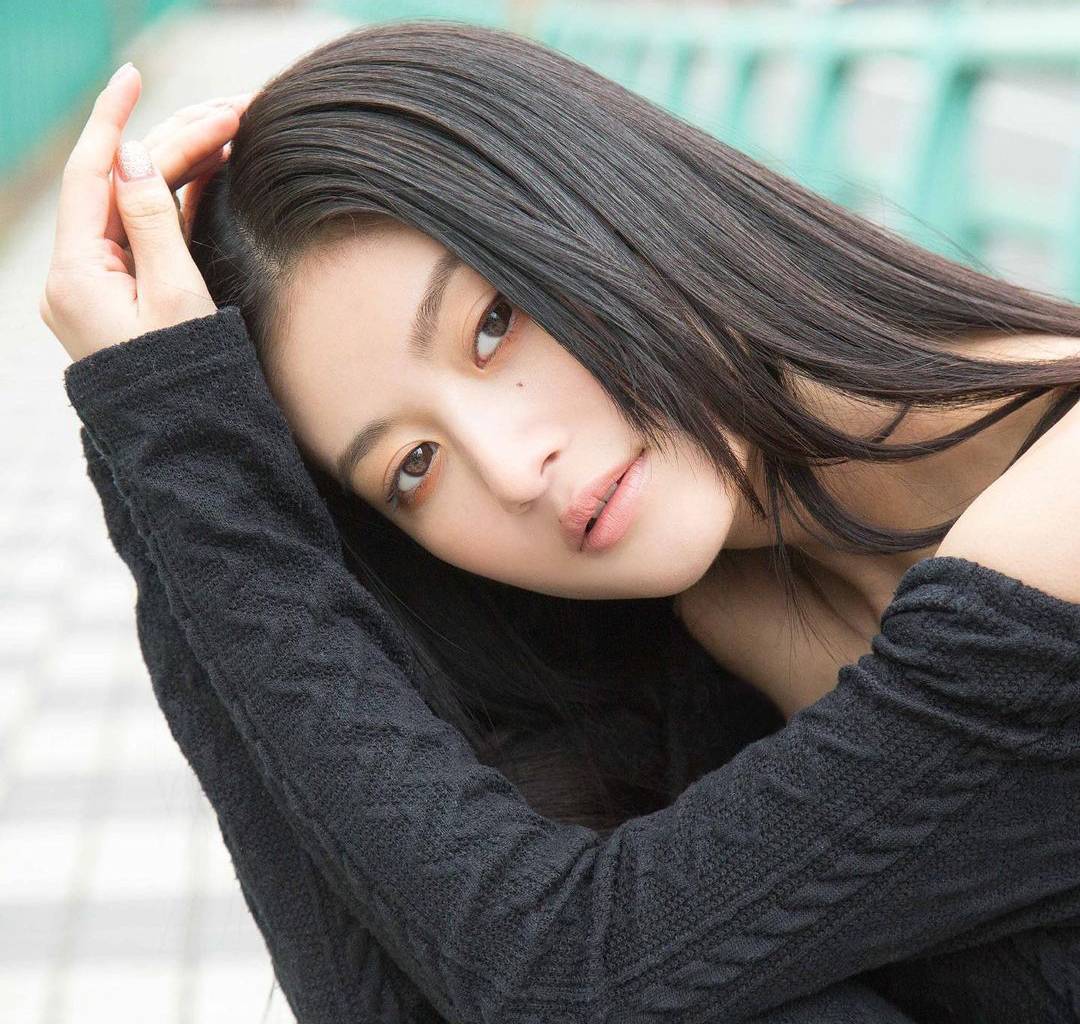 花季般的年齡美麗的女演員吉田明裡-第1章-图片9