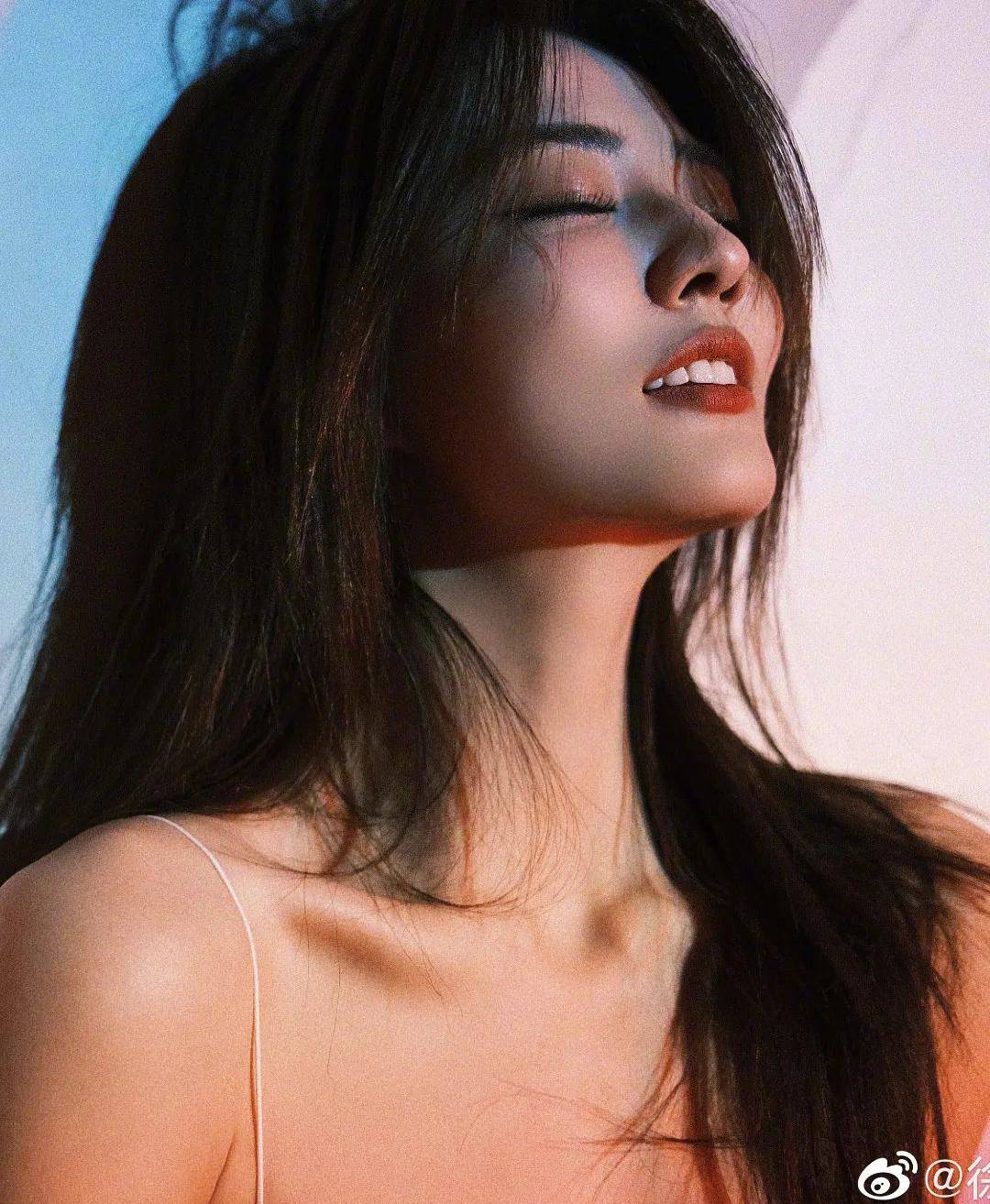 擁有一張精緻瓜子臉和逆天身材徐璐-第1章-图片3