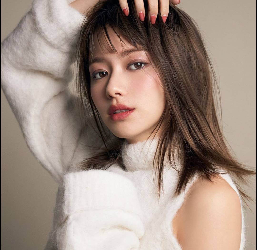 清純氣息與魅力性格兼具──山本舞香-第1章-图片2