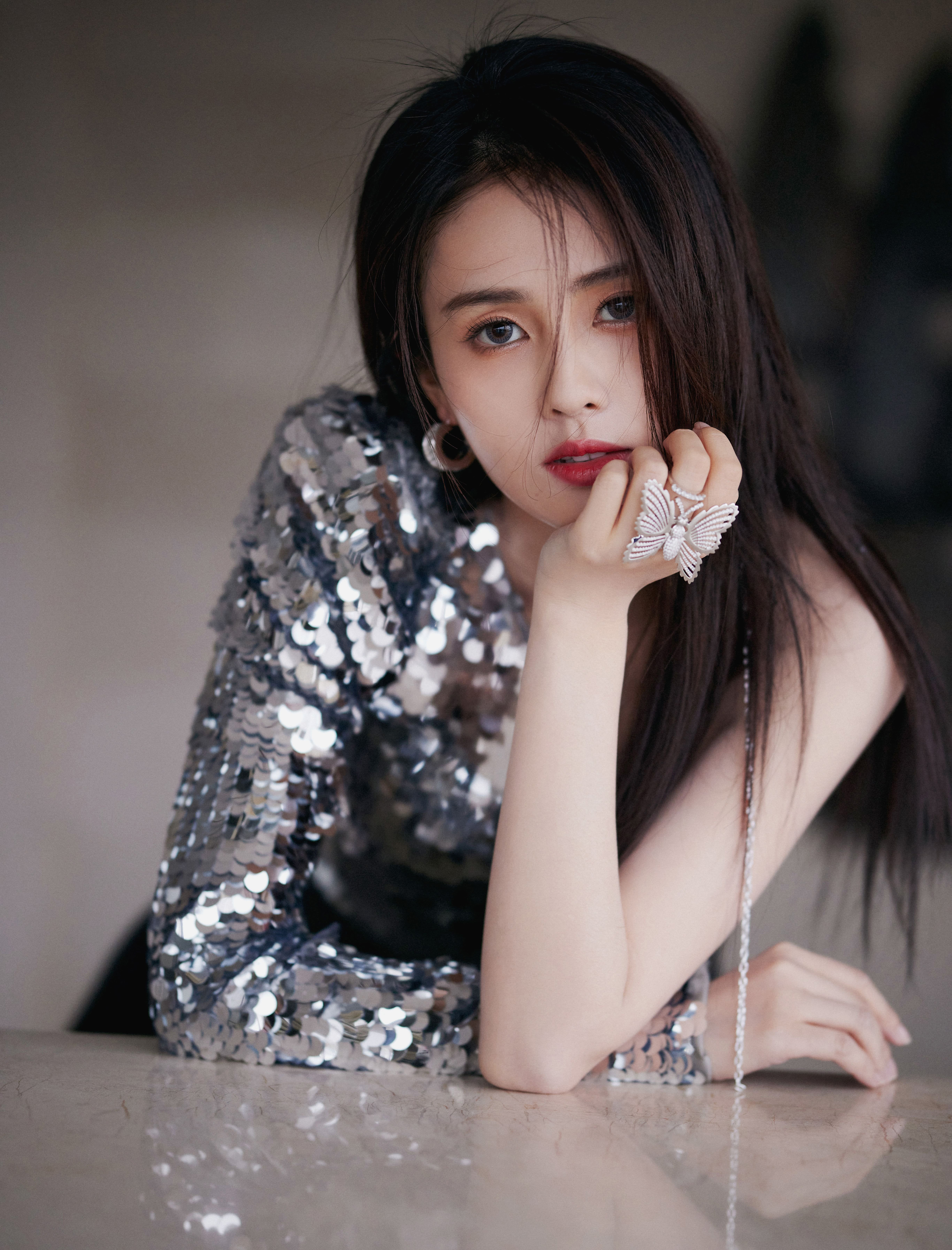 一襲亮銀綴薄紗—白鹿 [高清套圖]-第1章-图片2