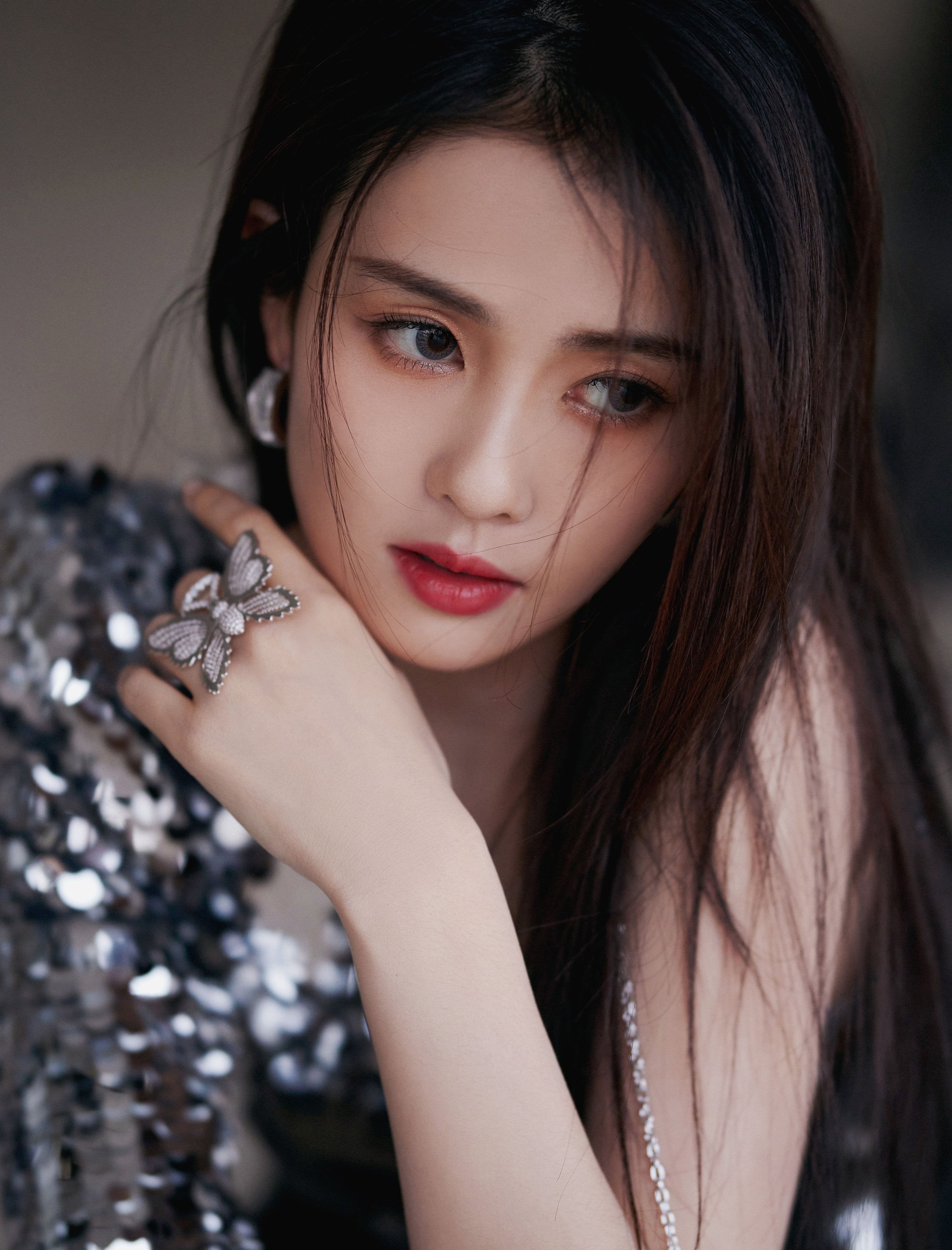 一襲亮銀綴薄紗—白鹿 [高清套圖]-第1章-图片3